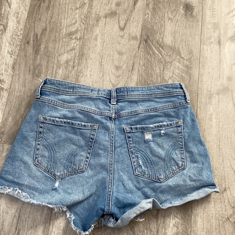 Shorts - Picture 2 of 3